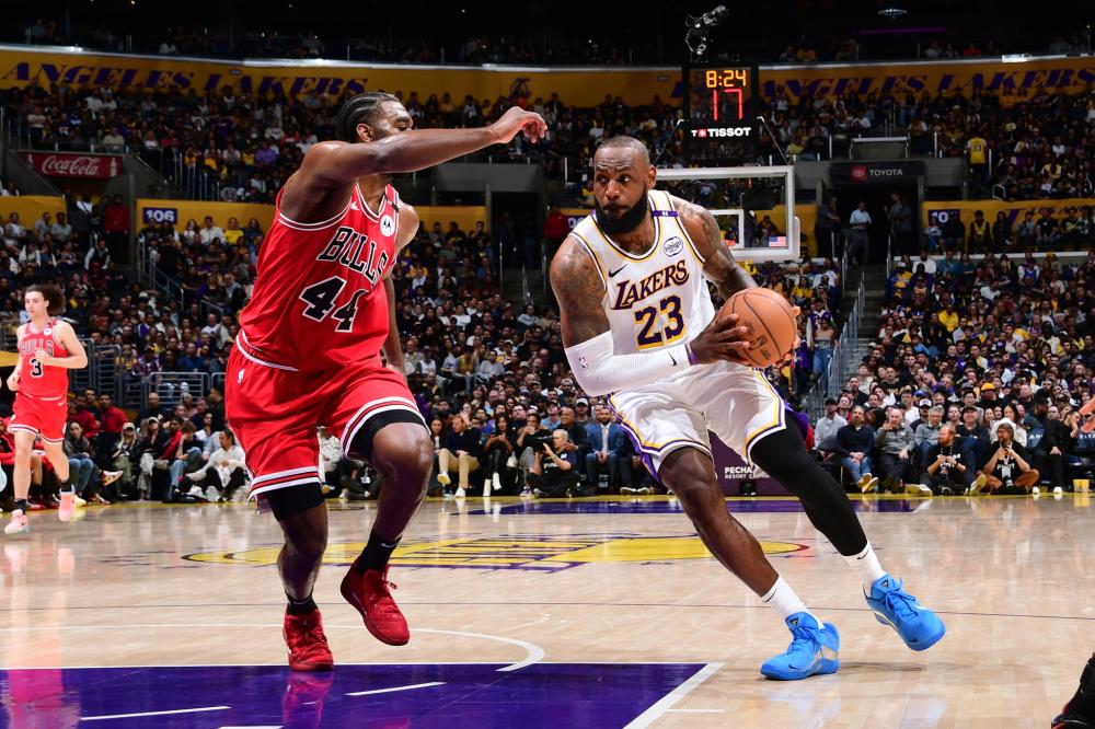 赛季继续执 赛季继续执